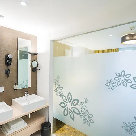 Sungarden Wellness Отель Шиофок