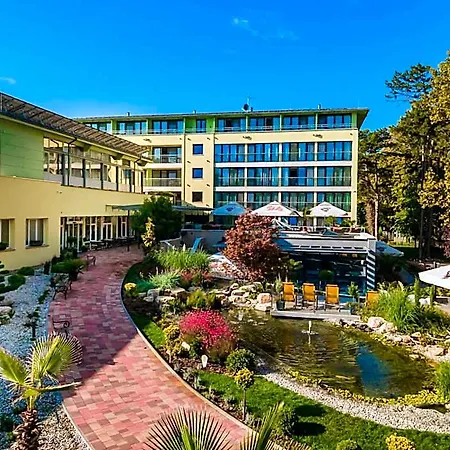 Sungarden Wellness Отель Шиофок