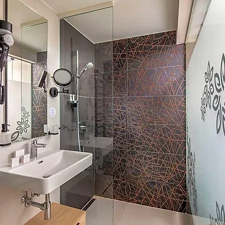 Отель Sungarden Wellness Шиофок