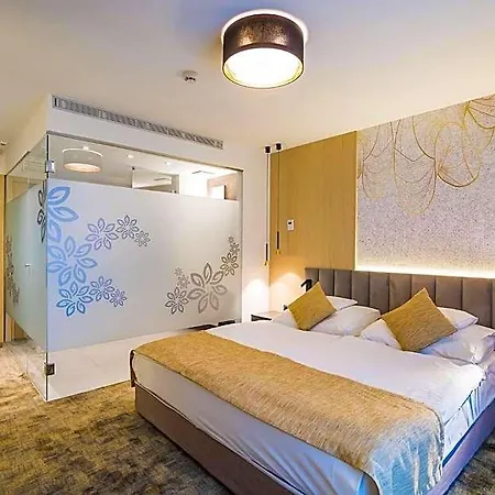 Sungarden Wellness Отель Шиофок