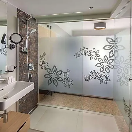 Отель Sungarden Wellness 4*