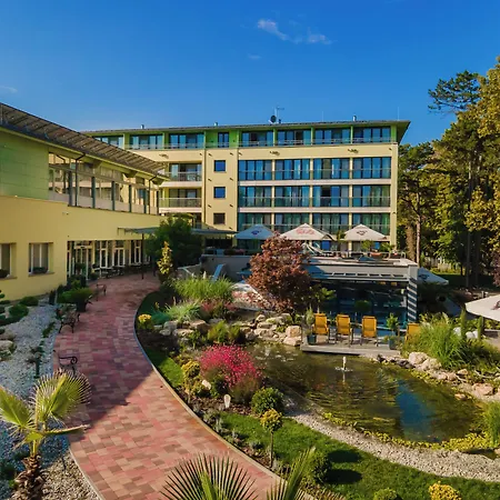Отель Sungarden Wellness Шиофок